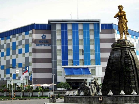 The Brothers Hotel - Solo Baru